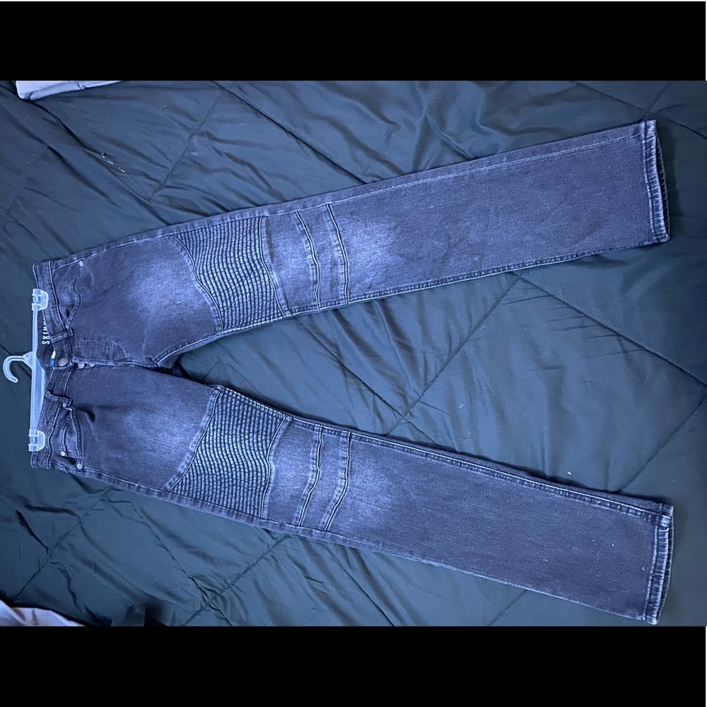 Dark Grey Men’s Skinny Jeans